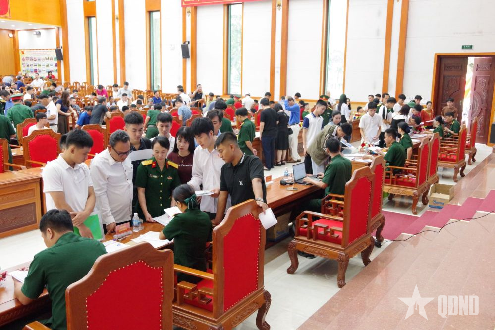 Trường Sĩ quan Thông tin đón học viên mới